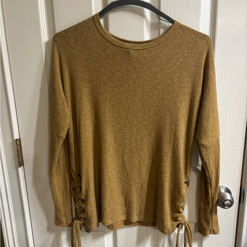 Women’s Top with Tie Details